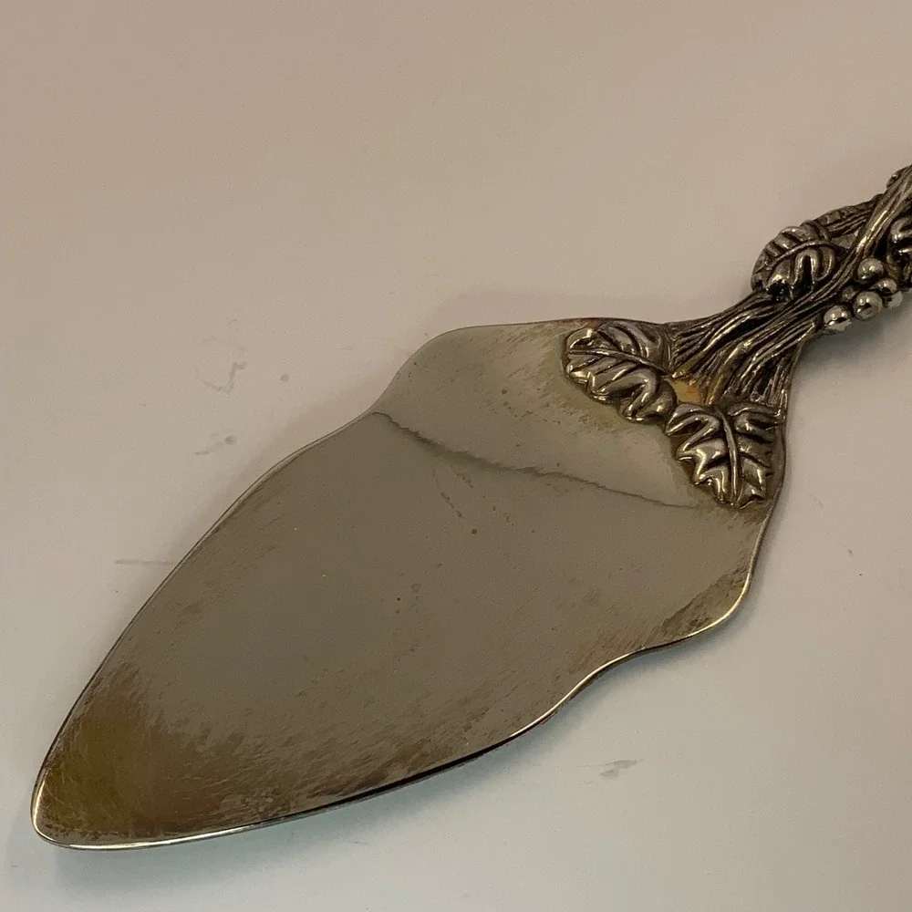 Vintage Silver Plate Grape Vine Ornate Cake Pie Server Dessert Slicer